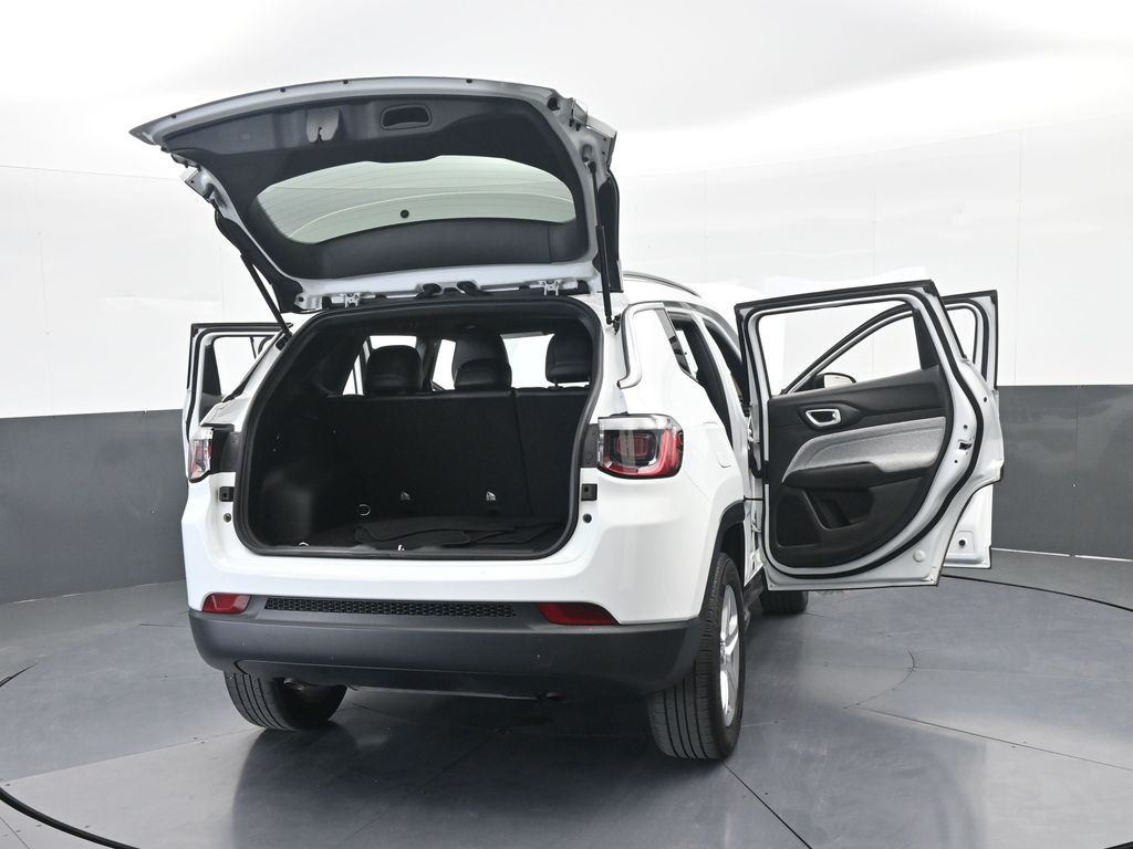 Used 2023 Bright White Clearcoat Jeep Latitude image 38