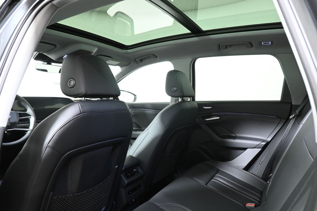 2025 Audi e-tron Premium 24