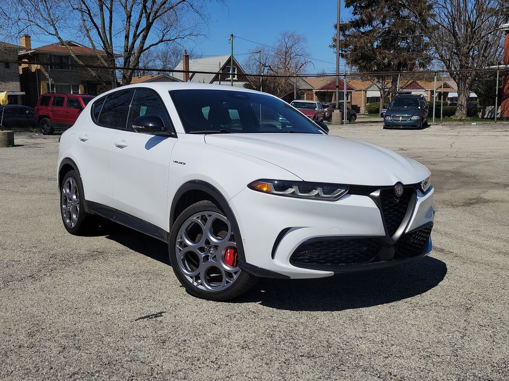 Alfa White 2024 Alfa Romeo Tonale Veloce AWD SUV / Crossover All-Wheel Drive 6-Speed Automatic