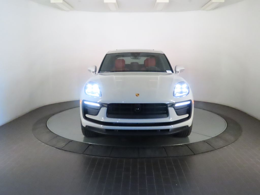 Thumbnail: 2026 Porsche Macan - 10