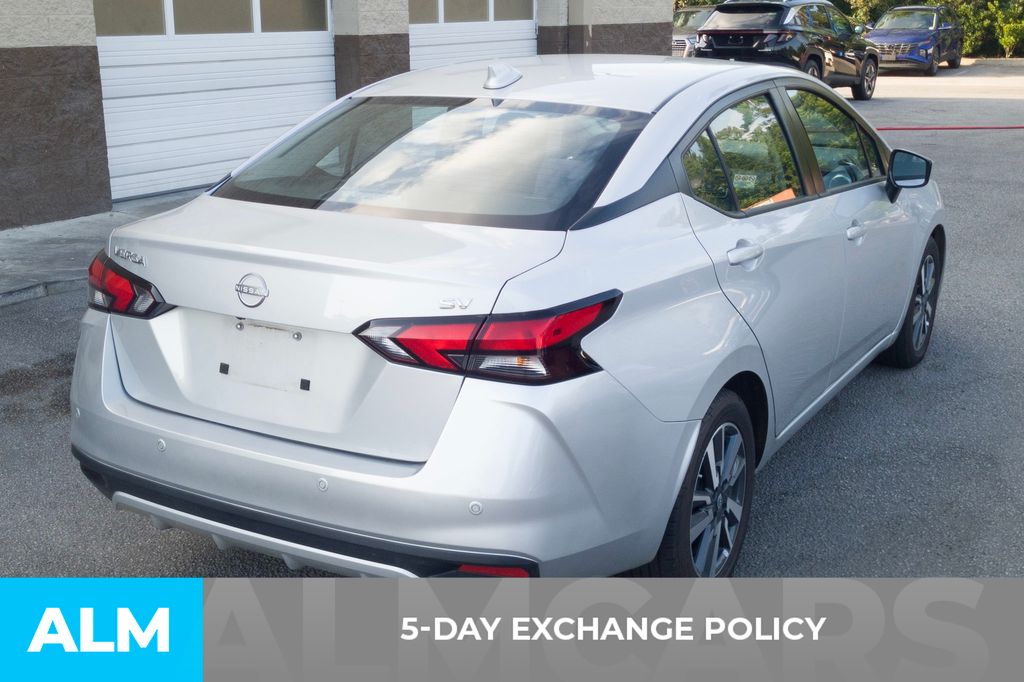2023 Nissan Versa 1.6 SV photo 3