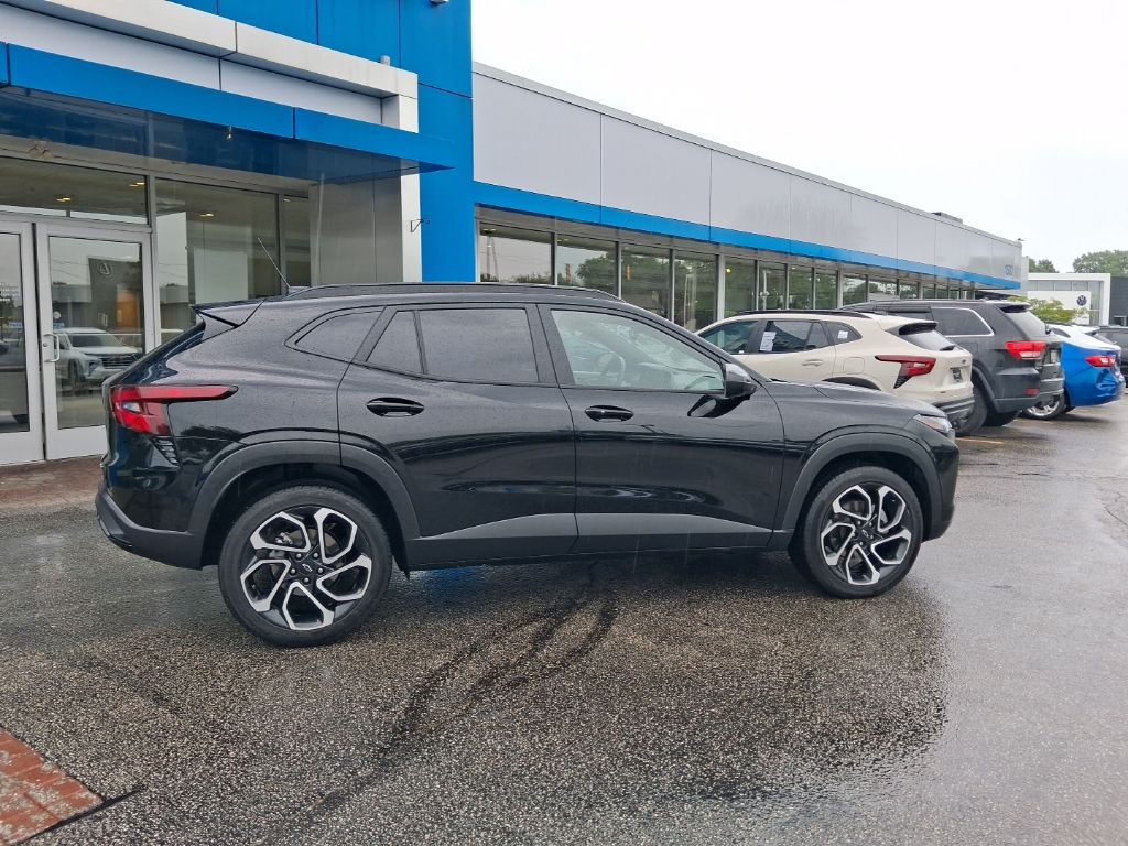 Used 2025 Chevrolet Trax SUV