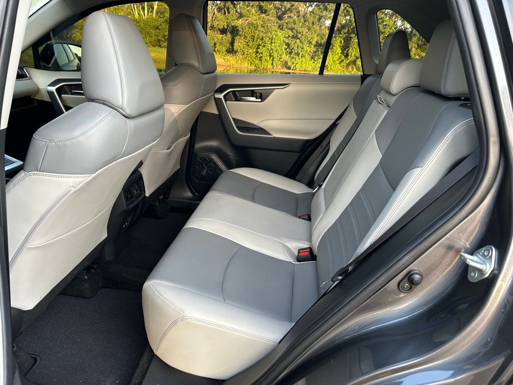 2019 Toyota RAV4 XLE Premium 12