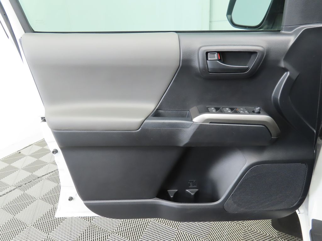 2020 Toyota Tacoma SR5 26