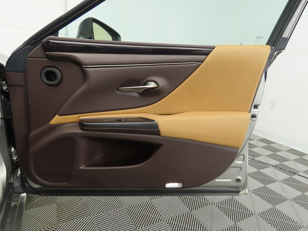 Thumbnail: 2019 Lexus ES - 24