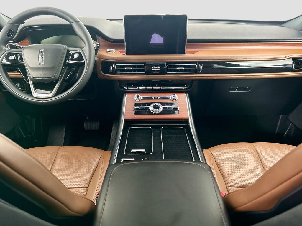 Thumbnail: 2023 Lincoln Aviator - 13
