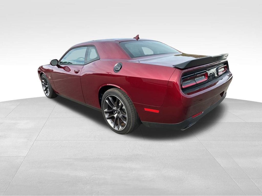 2023 Octane Red Pearlcoat Dodge Challenger R/T Scat Pack RWD Coupe