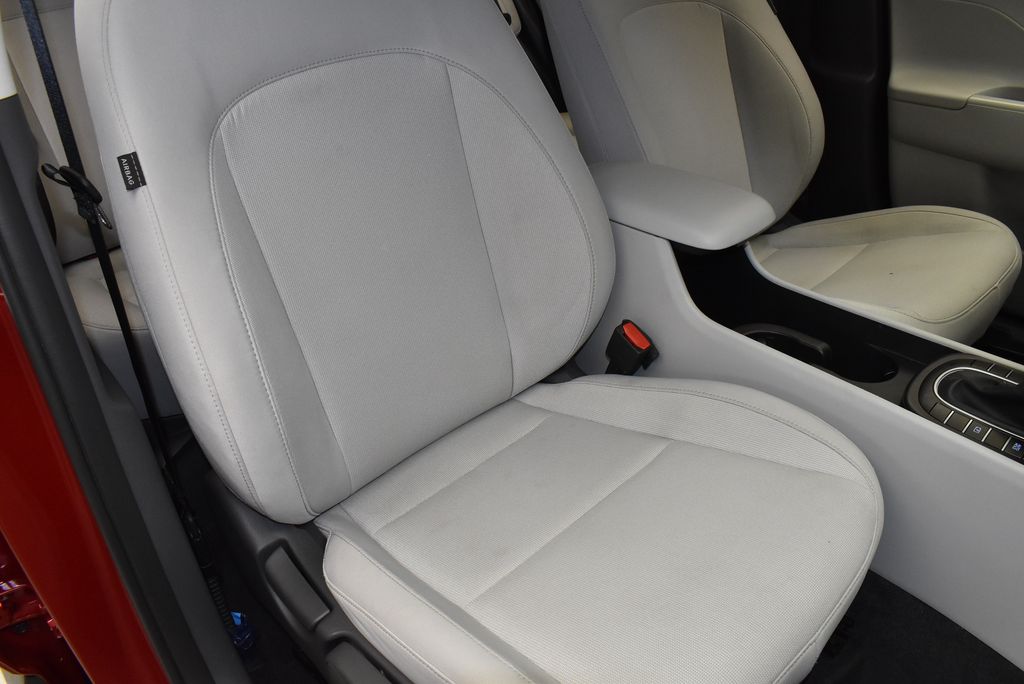 2025 Hyundai Kona SEL 24