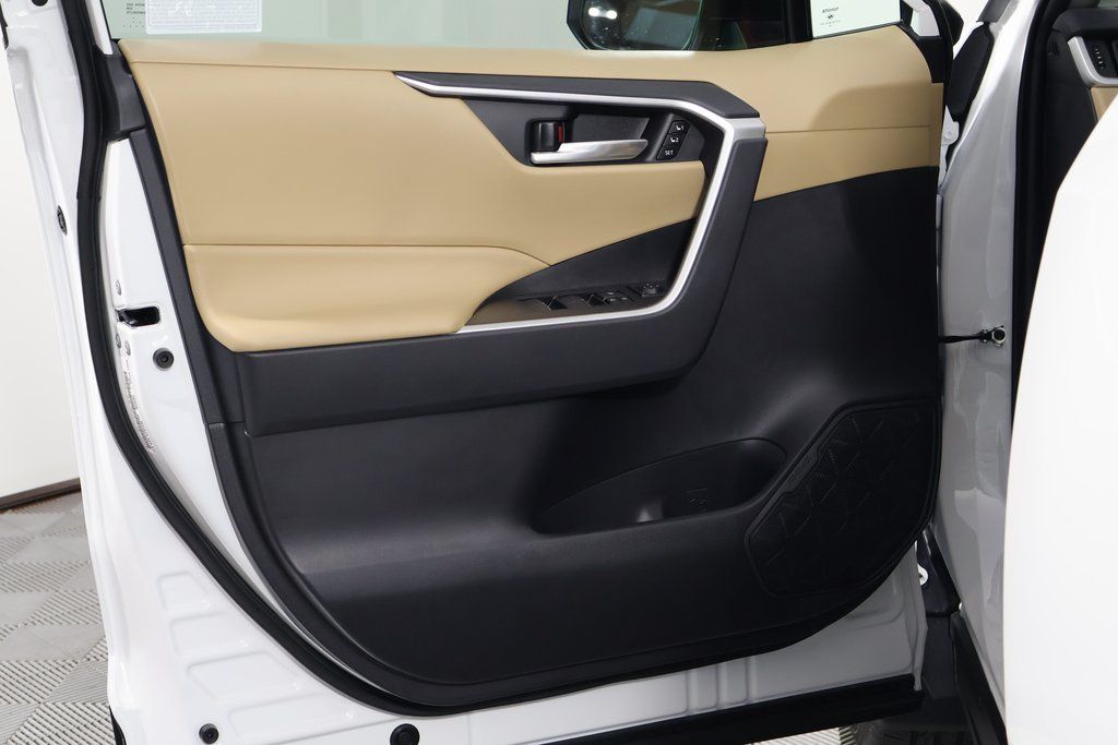 Thumbnail: 2025 Toyota RAV4 - 12