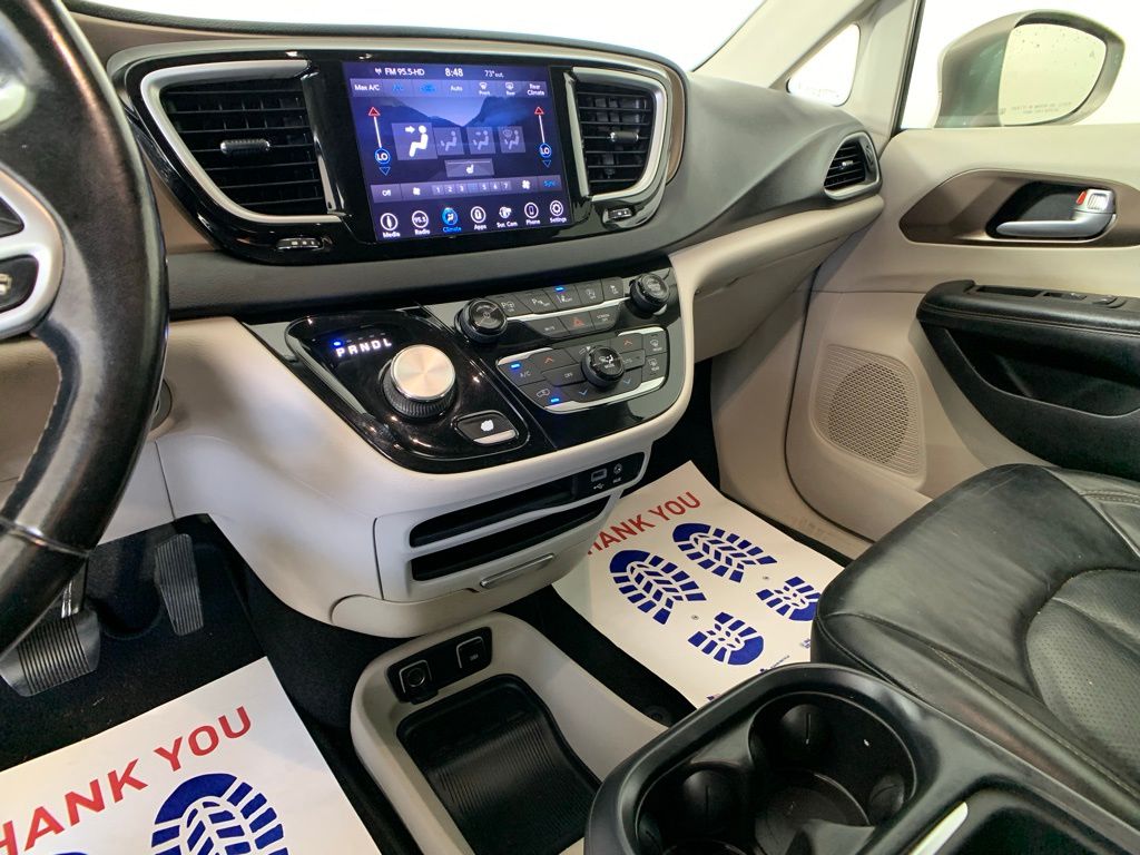 2018 Chrysler Pacifica Touring L 18