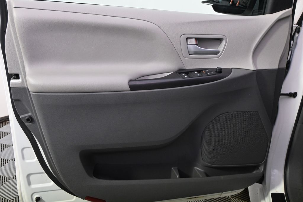 Used 2016  Toyota LE image 23