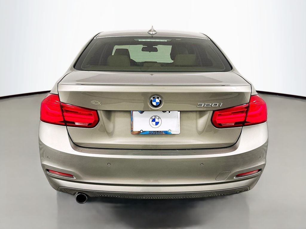 Thumbnail: 2016 BMW 3 Series - 6