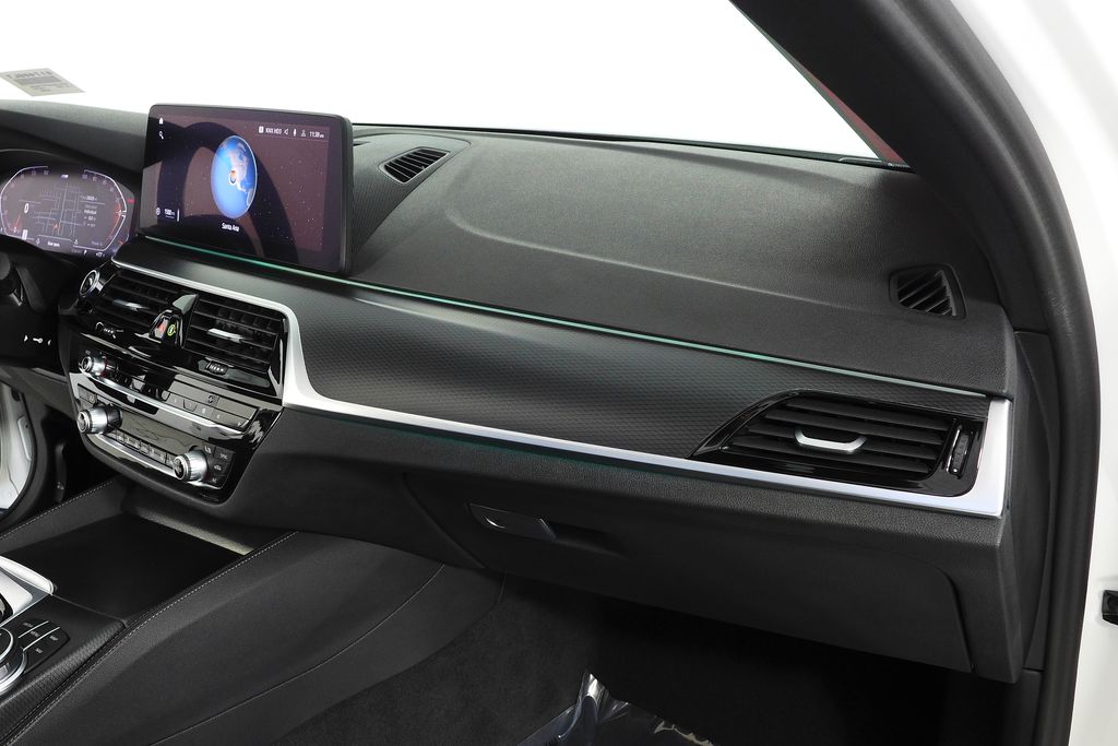 Thumbnail: 2023 BMW 5 Series - 14