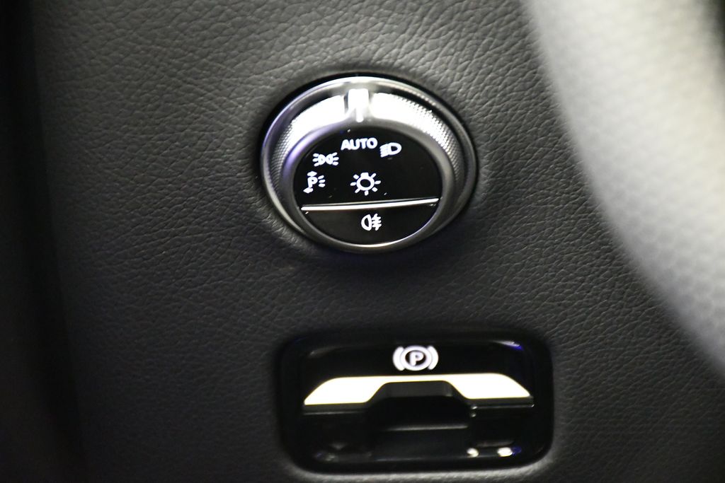 Thumbnail: 2025 Mercedes-Benz GLC - 21