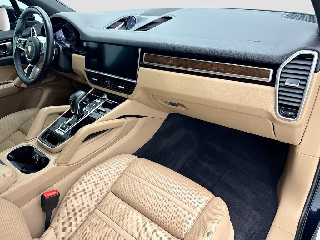 Thumbnail: 2020 Porsche Cayenne - 16