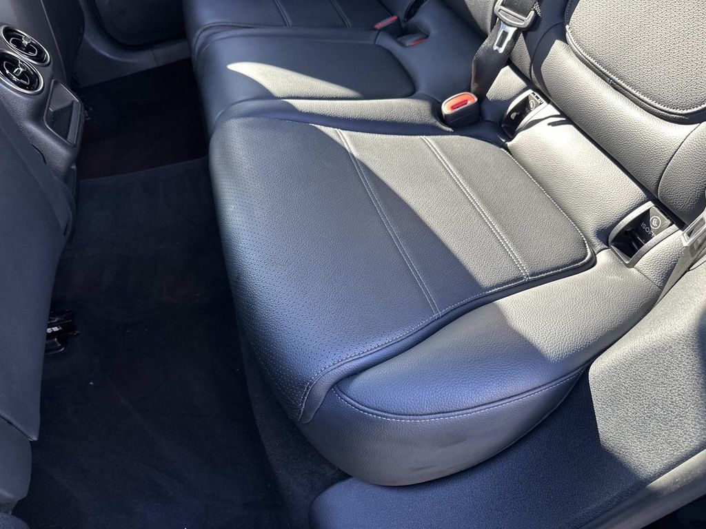 Thumbnail: 2023 Mercedes-Benz GLC - 32