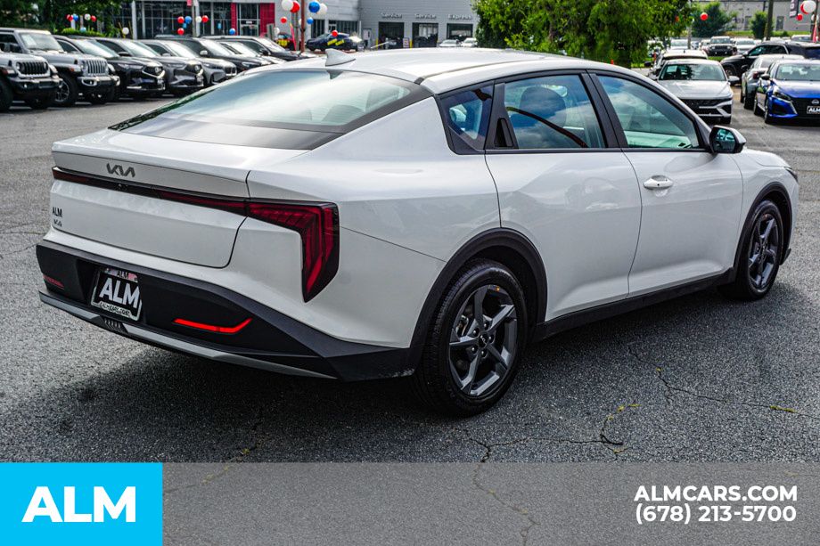 Used 2025 White Kia LXS image 5