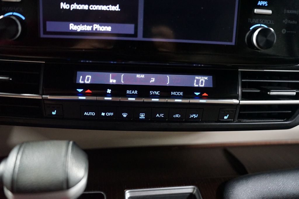 Thumbnail: 2022 Toyota Sienna - 23