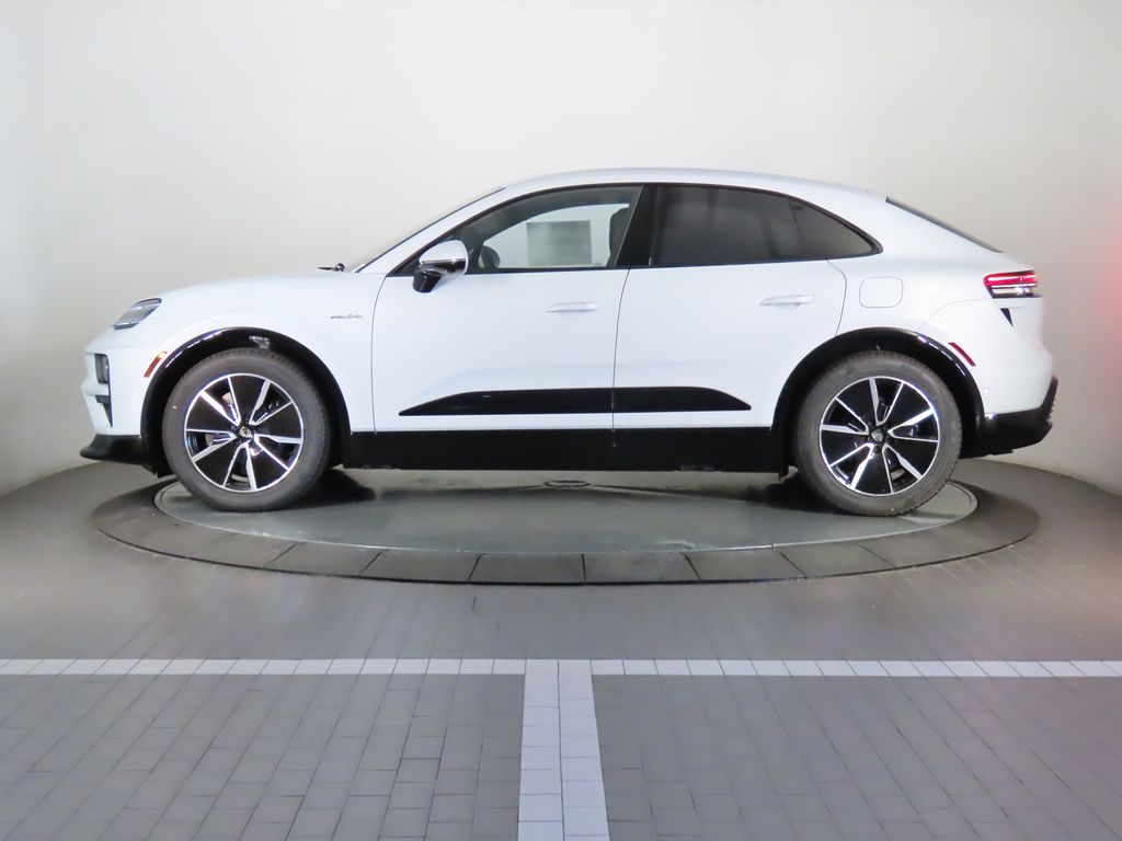 Thumbnail: 2025 Porsche Macan - 2