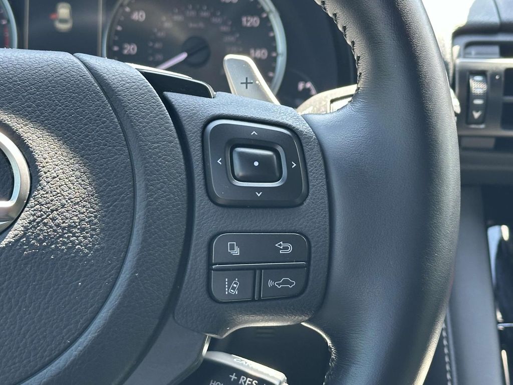 2023 Lexus IS 300 16