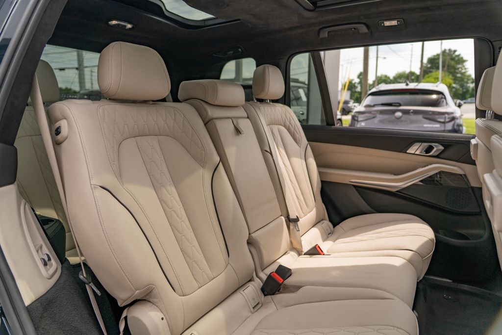 2022 BMW X7 xDrive40i photo