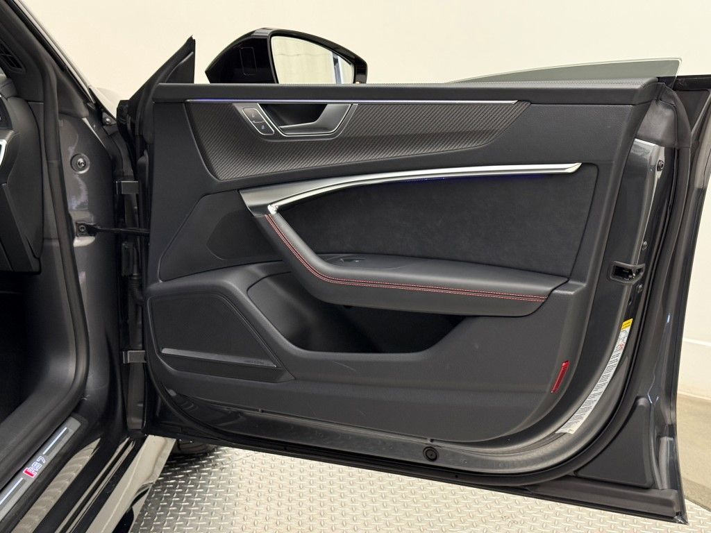 Thumbnail: 2023 Audi RS 7 - 29