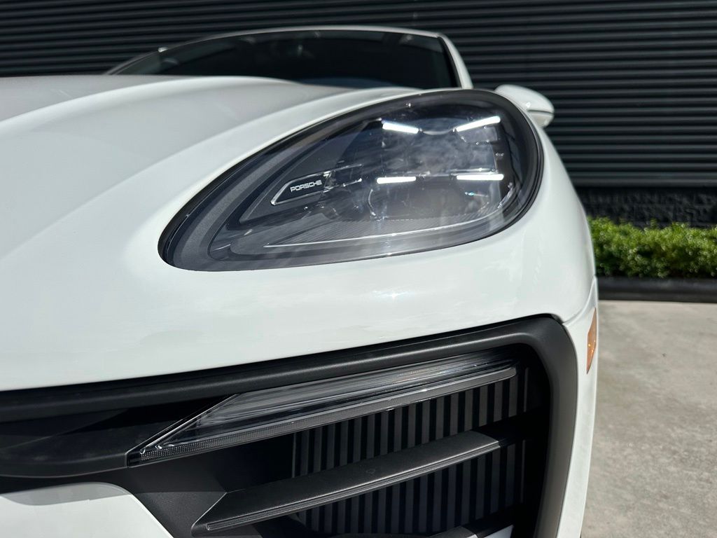 Thumbnail: 2026 Porsche Macan - 9