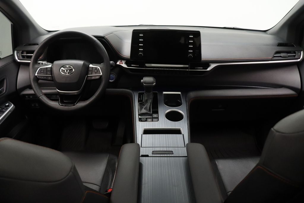 2022 Toyota Sienna XSE 23