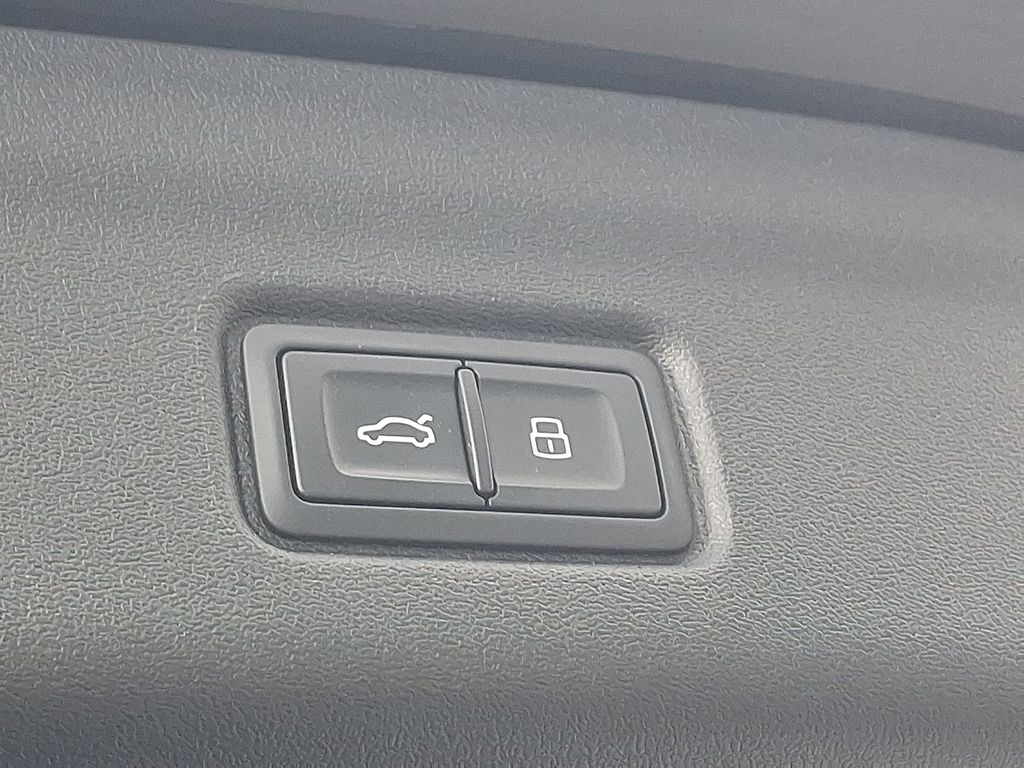 Thumbnail: 2025 Audi Q6 e-tron - 28