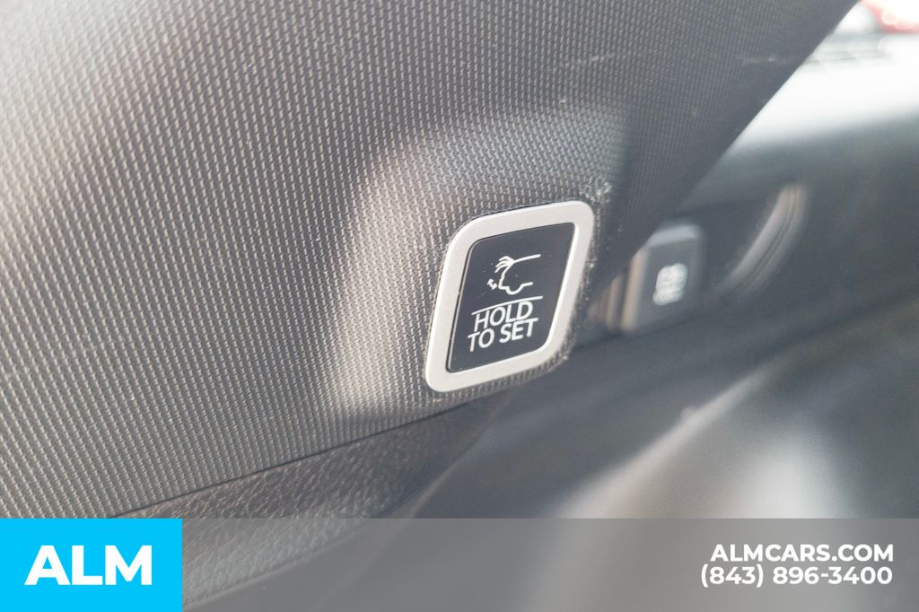 Used 2025 White Jeep Altitude image 9