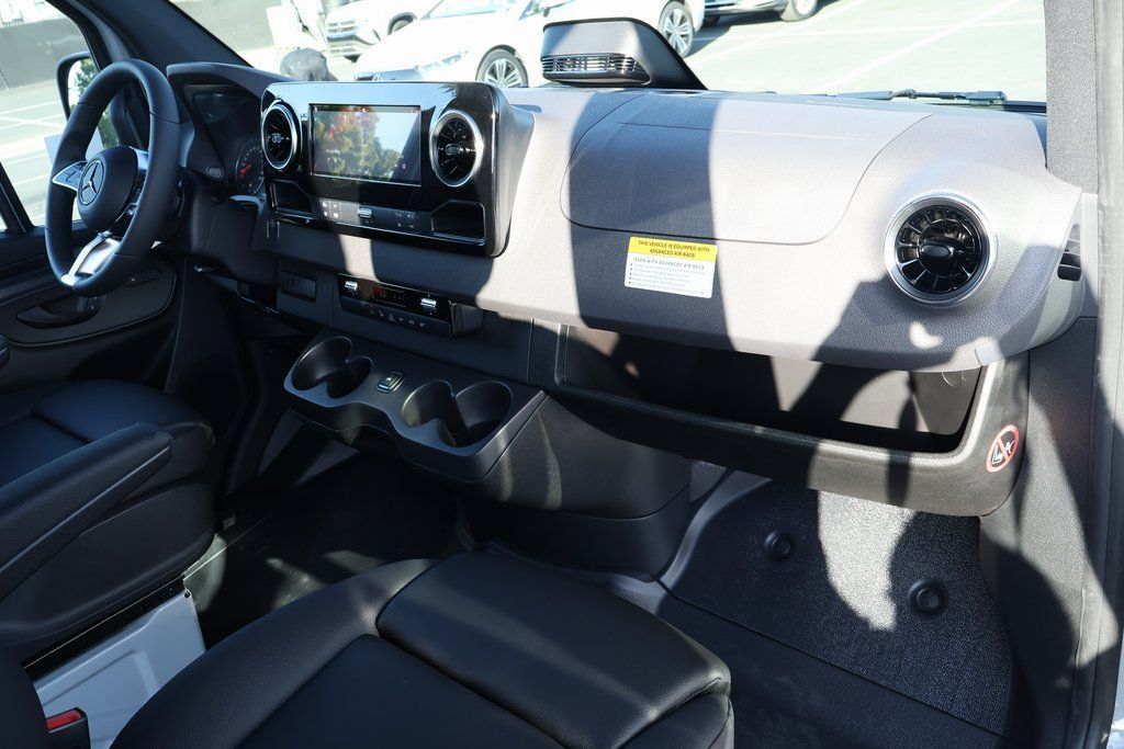 Thumbnail: 2026 Mercedes-Benz Sprinter - 5