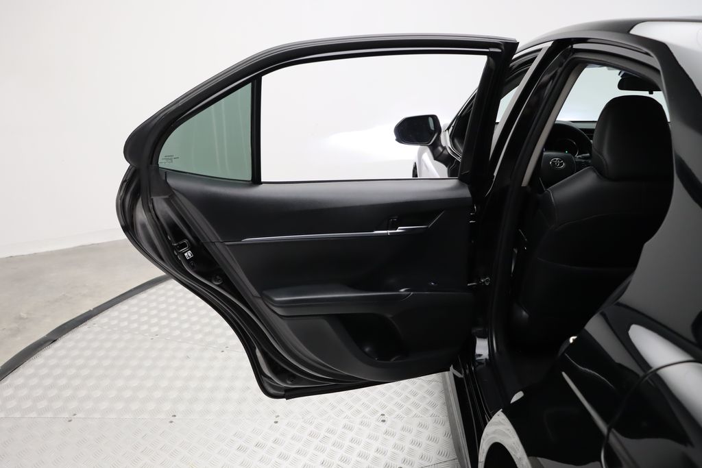 2019 Toyota Camry SE 21