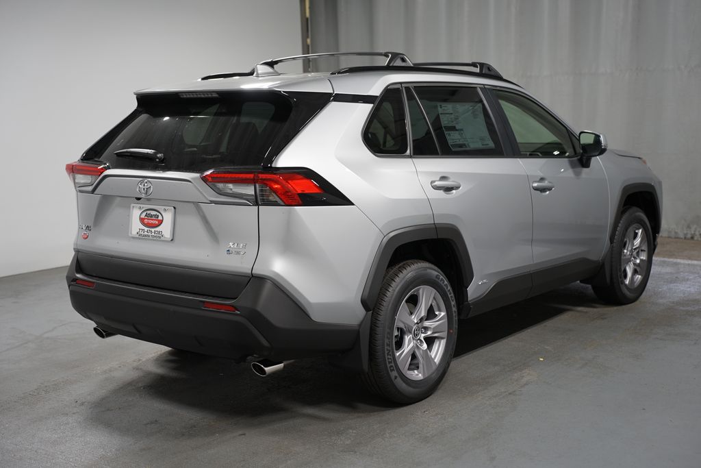 2025 Toyota RAV4 XLE 8