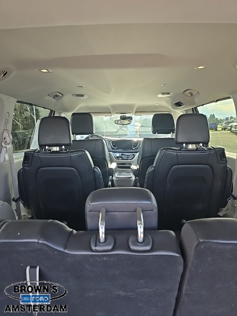 2024 Chrysler Pacifica Touring L - 8