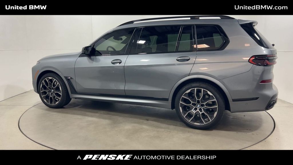 2025 BMW X7 M60i 6