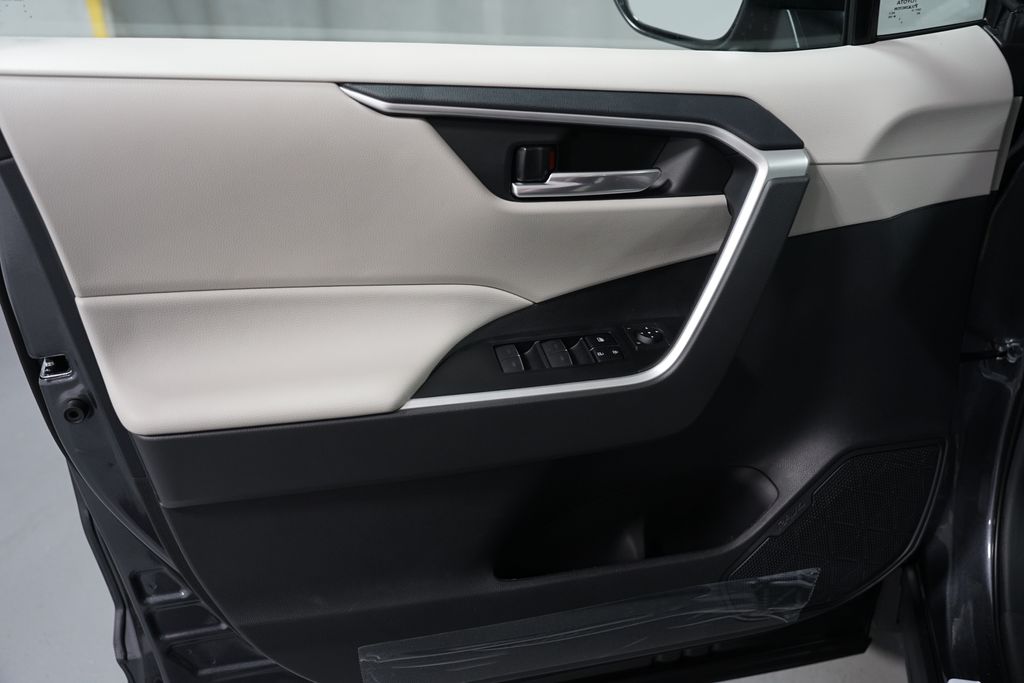 Thumbnail: 2025 Toyota RAV4 - 30