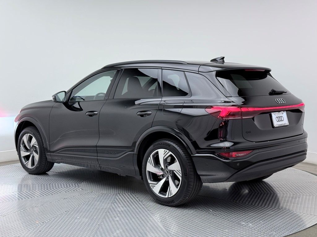 Thumbnail: 2025 Audi Q6 e-tron - 9