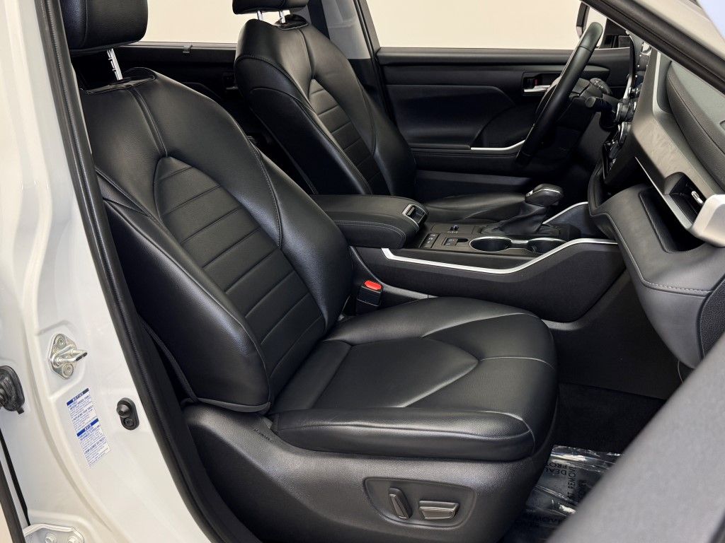 2020 Toyota Highlander XLE 17