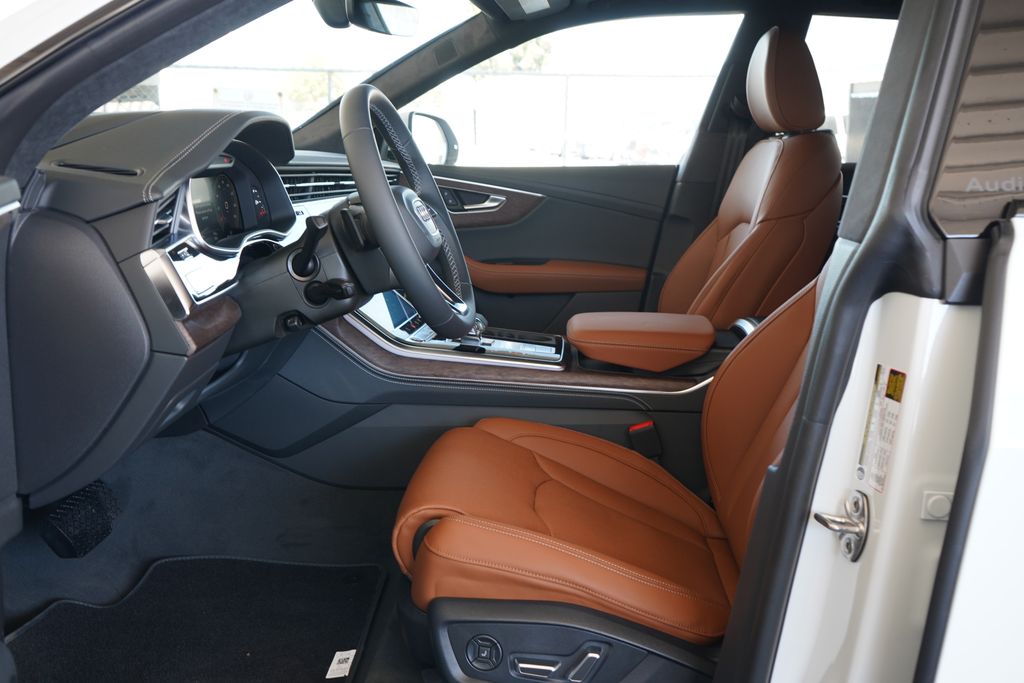 Thumbnail: 2026 Audi Q8 - 6