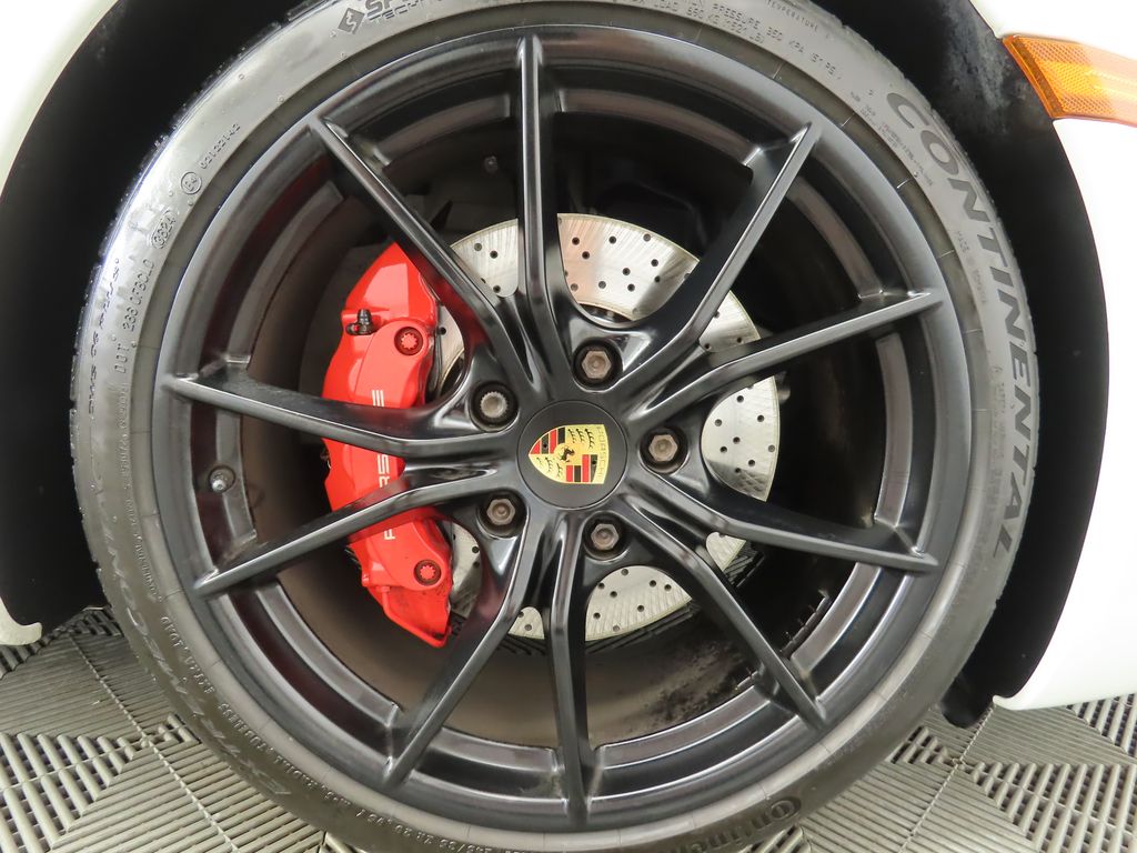 Thumbnail: 2019 Porsche 911 - 30