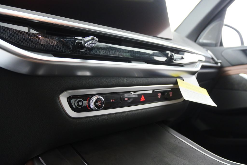 Thumbnail: 2026 BMW X5 - 18
