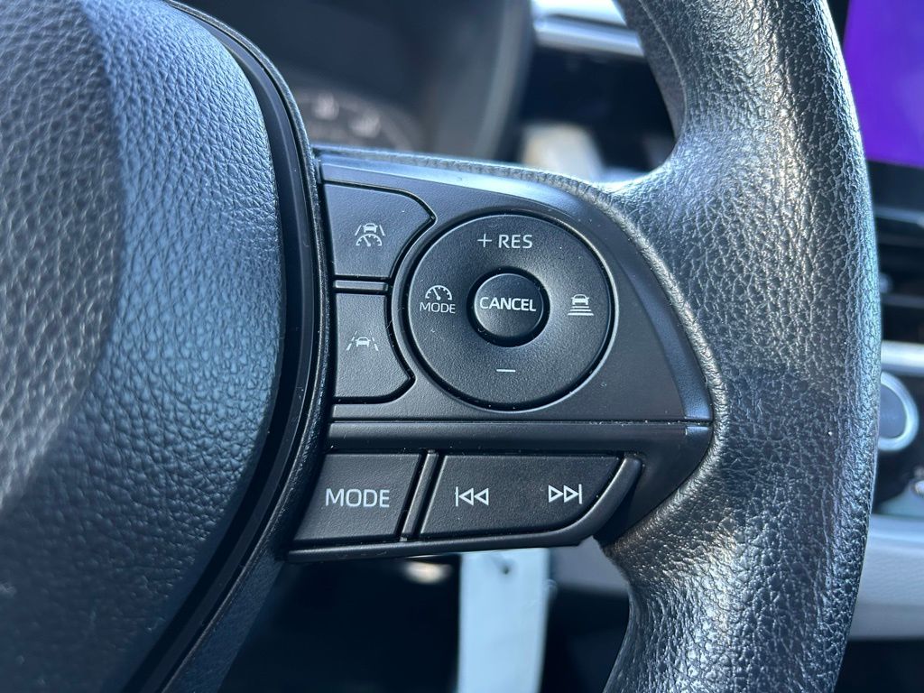 2023 Toyota Corolla LE 18