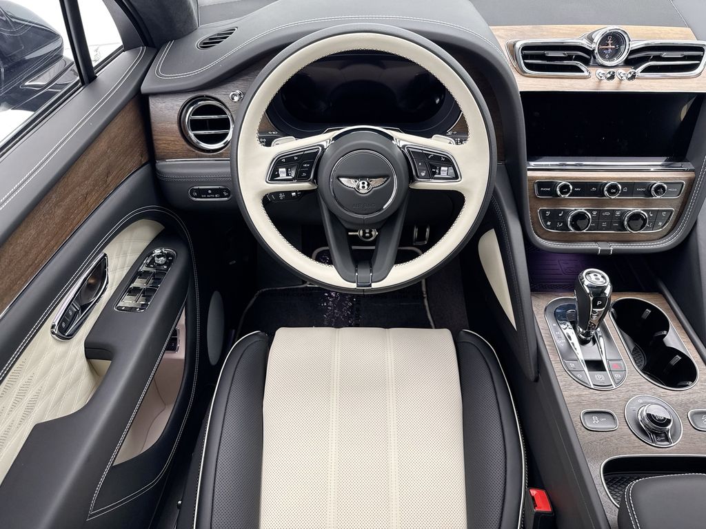 Thumbnail: 2026 Bentley Bentayga - 10