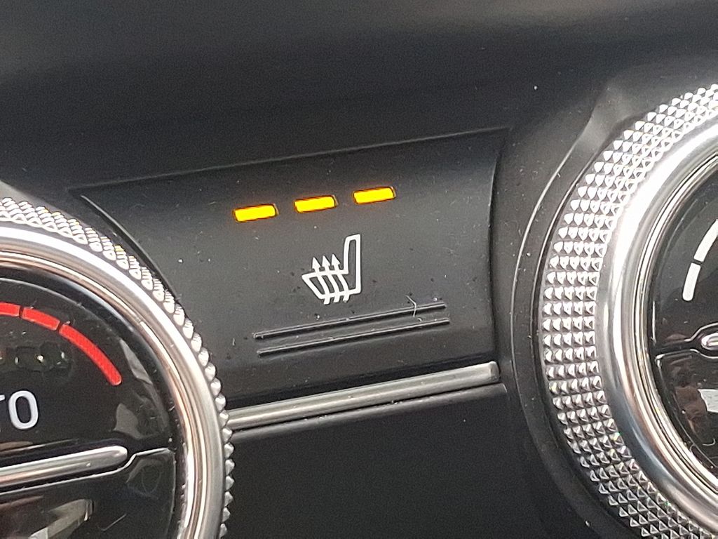 Thumbnail: 2021 Genesis G70 - 24