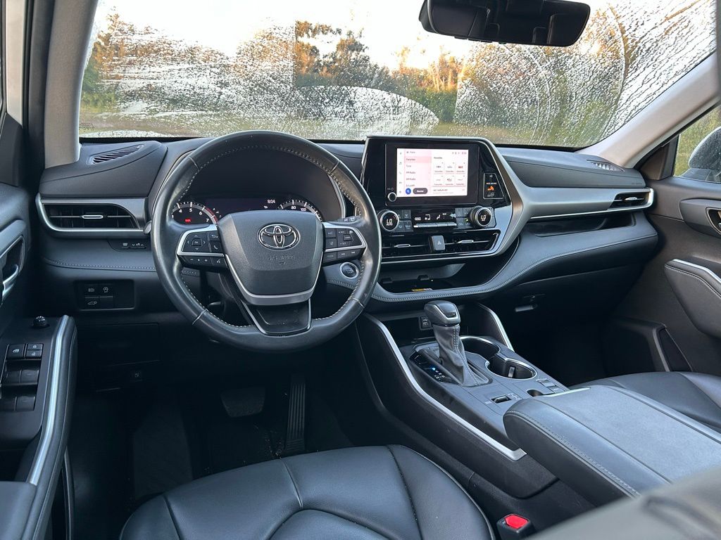Thumbnail: 2024 Toyota Highlander - 12