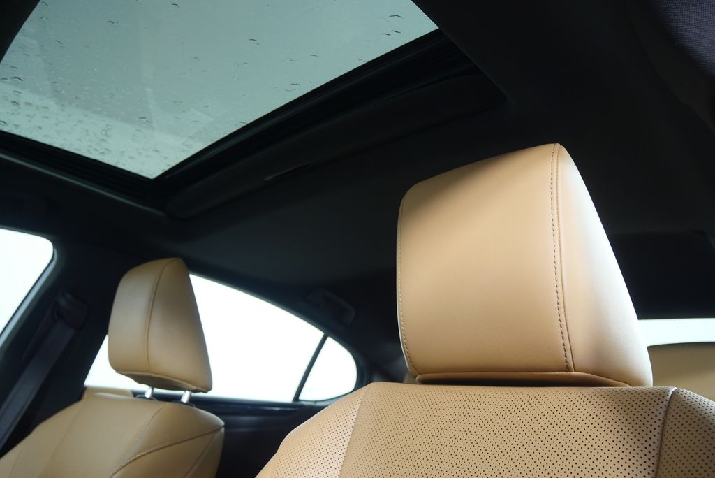 Thumbnail: 2019 Lexus ES - 11