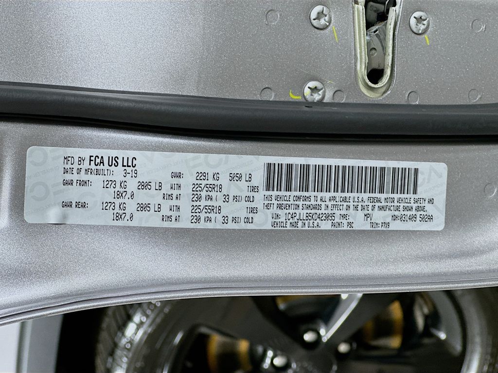 Thumbnail: 2019 Jeep Cherokee - 31