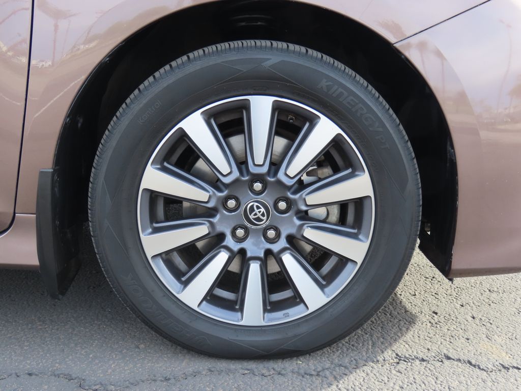 2019 Toyota Sienna SE Premium 31