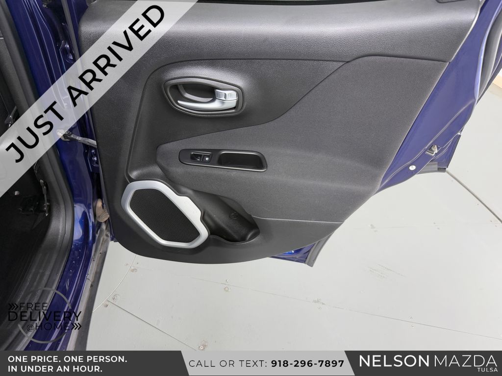 Used 2019 Blue Jeep Latitude image 39