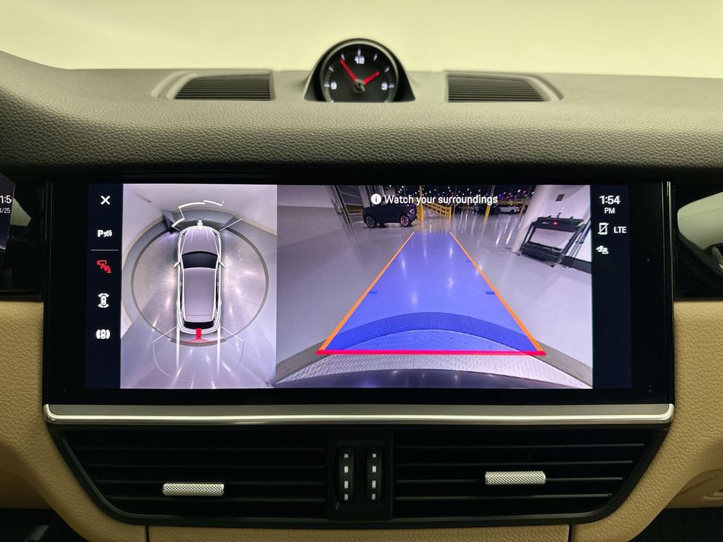 2022 Porsche Cayenne Base 16